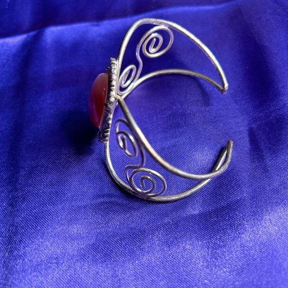 Gorgeous unbranded Silver Tone Metal Adjustable bracelet. - Picture 7 of 7